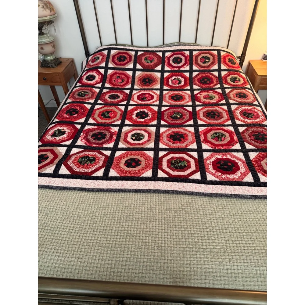 Vintage Handmade Quilt Red Black Floral Patchwork Octagon Cottage Farmhouse 65x6